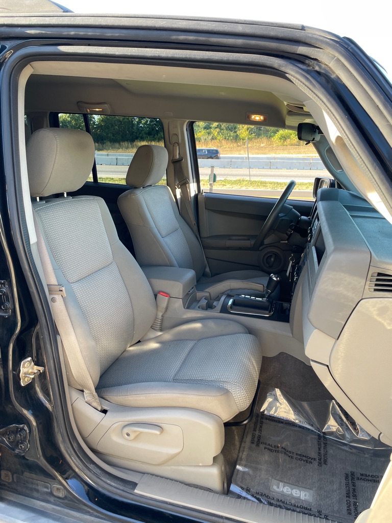 Photo 23 of this JEEP COMMANDER