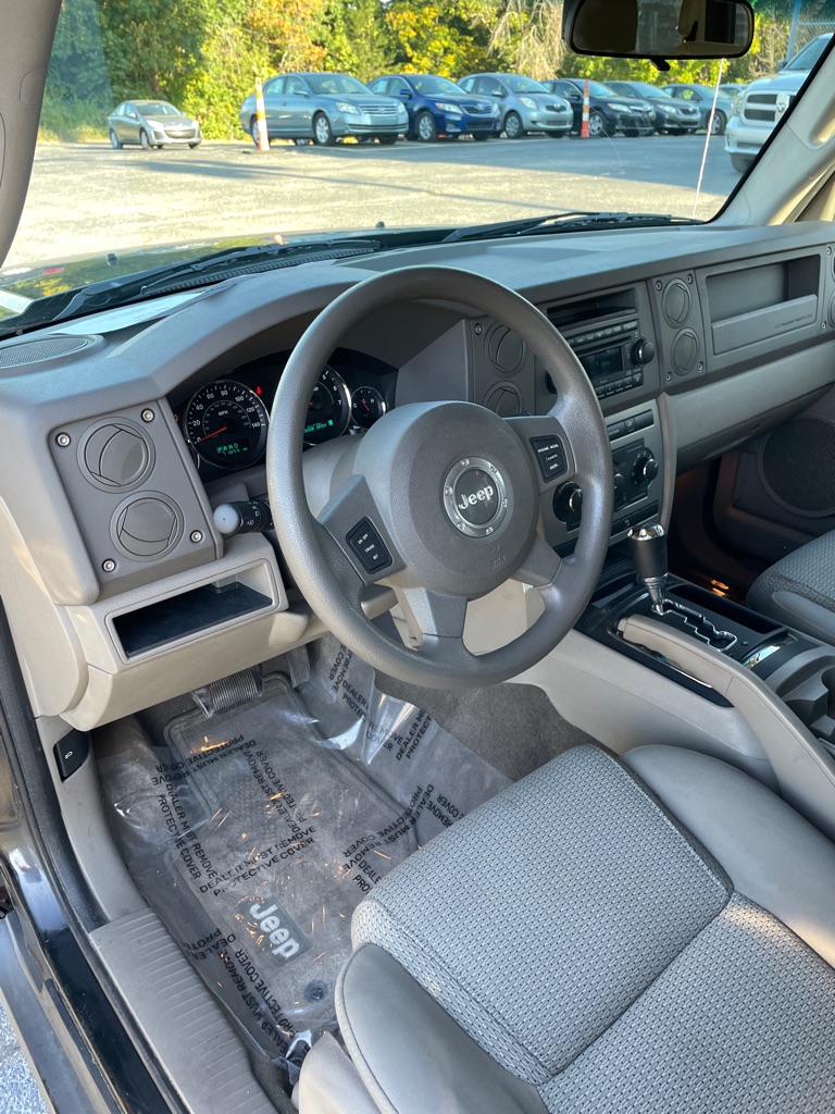 Photo 9 of this JEEP COMMANDER