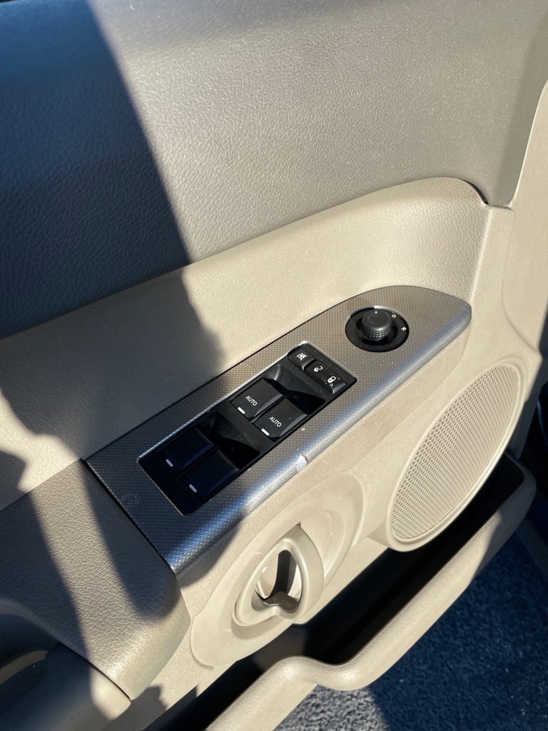 Photo 11 of this JEEP COMMANDER