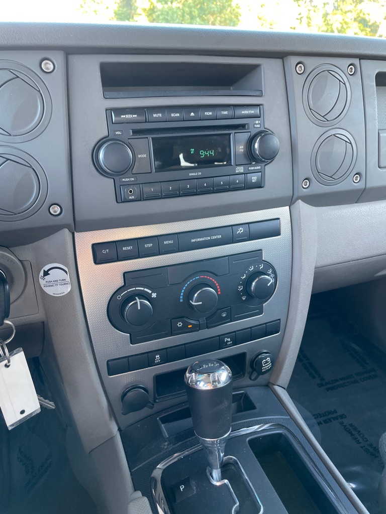 Photo 13 of this JEEP COMMANDER