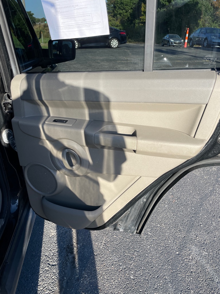 Photo 19 of this JEEP COMMANDER