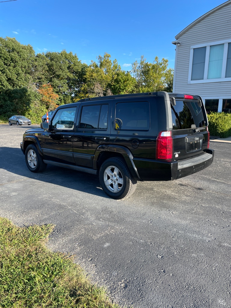 Photo 3 of this JEEP COMMANDER