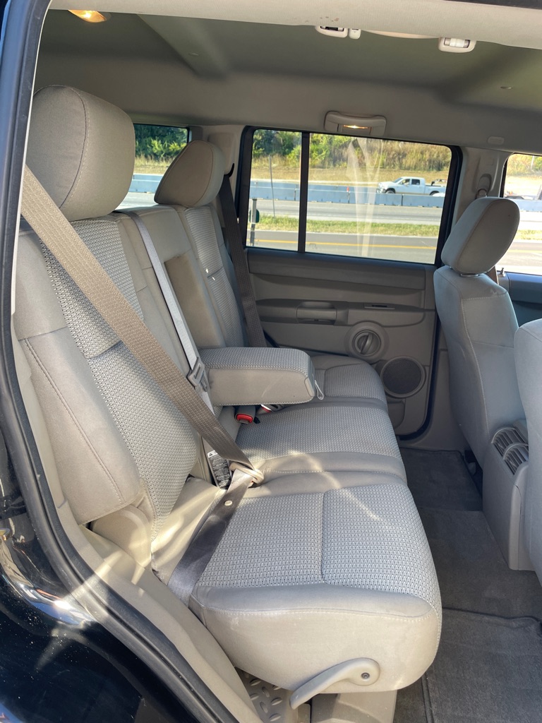 Photo 20 of this JEEP COMMANDER