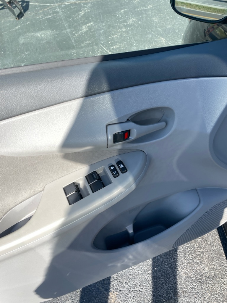 Photo 11 of this TOYOTA COROLLA