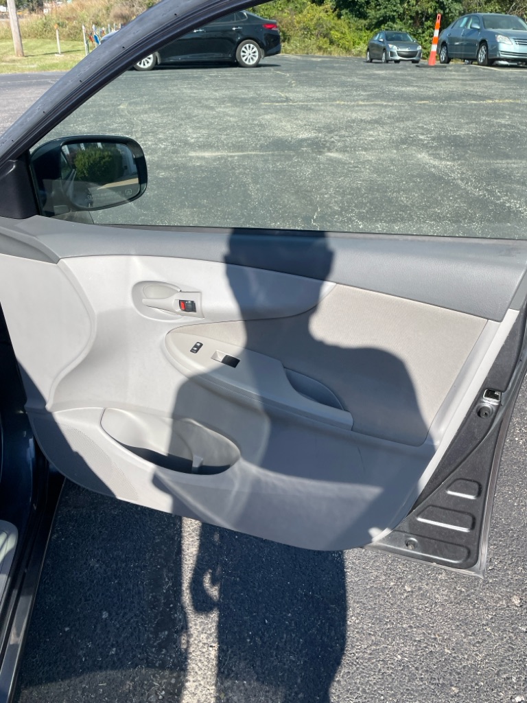 Photo 21 of this TOYOTA COROLLA