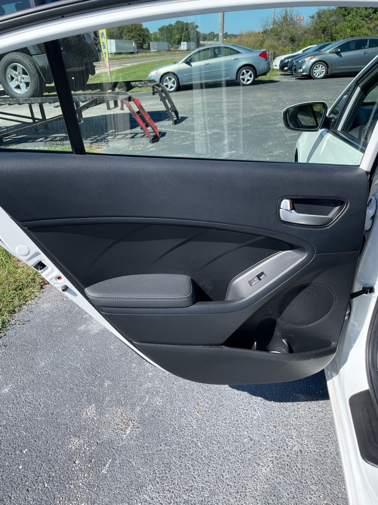 Photo 15 of this KIA FORTE