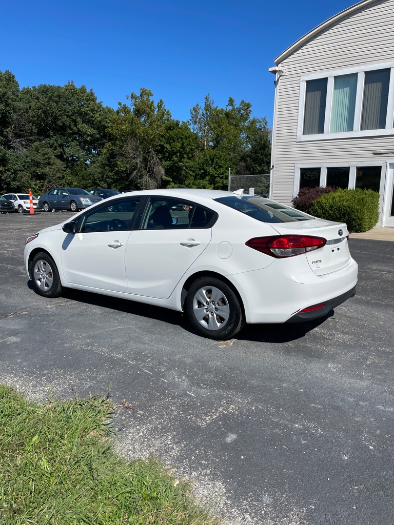 Photo 3 of this KIA FORTE