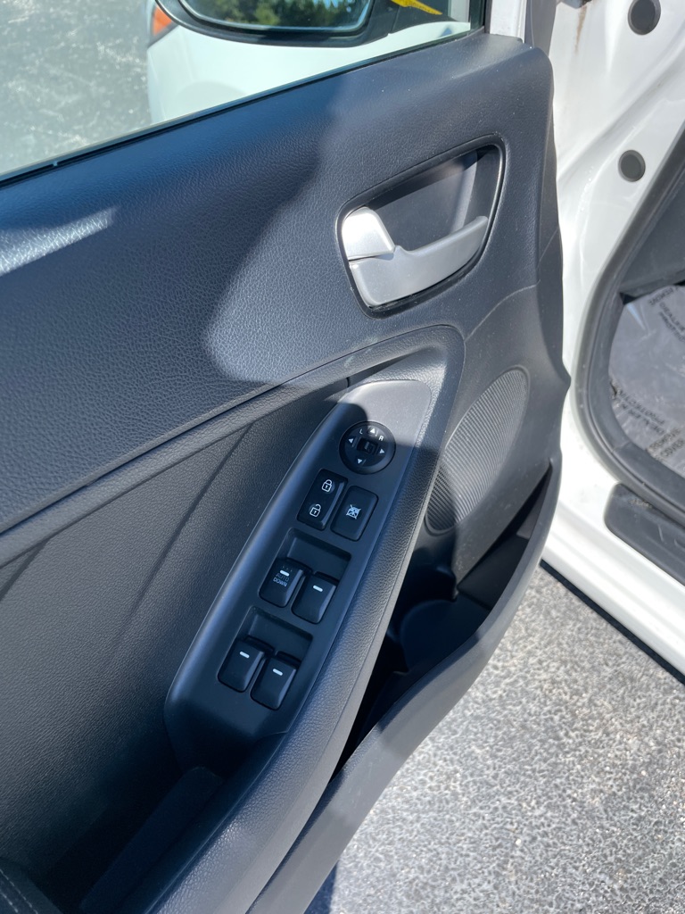 Photo 11 of this KIA FORTE