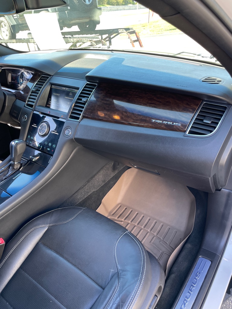 Photo 21 of this FORD TAURUS