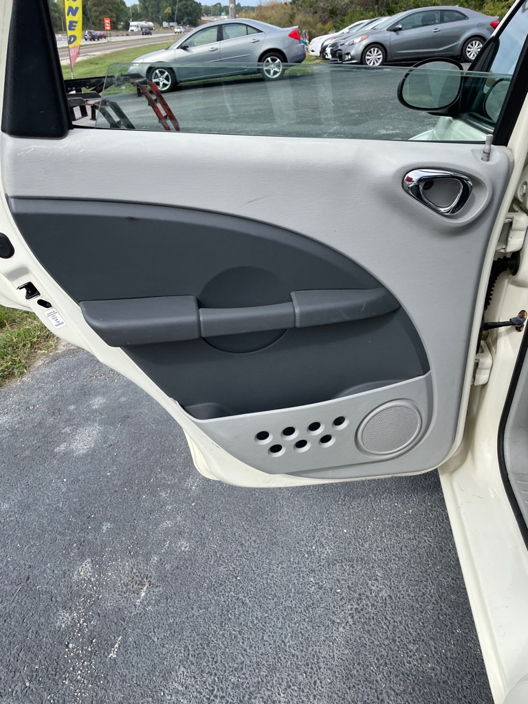 Photo 14 of this CHRYSLER PT CRUISER