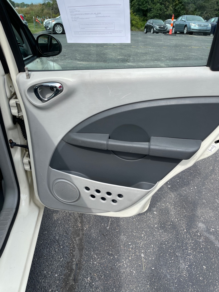 Photo 17 of this CHRYSLER PT CRUISER