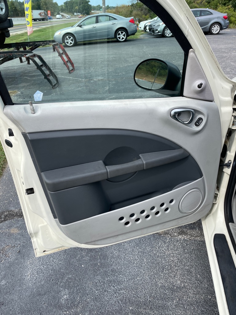 Photo 10 of this CHRYSLER PT CRUISER