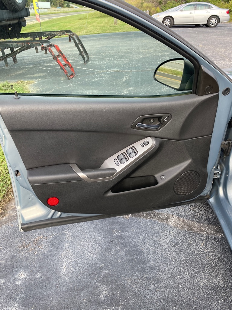 Photo 10 of this PONTIAC G6