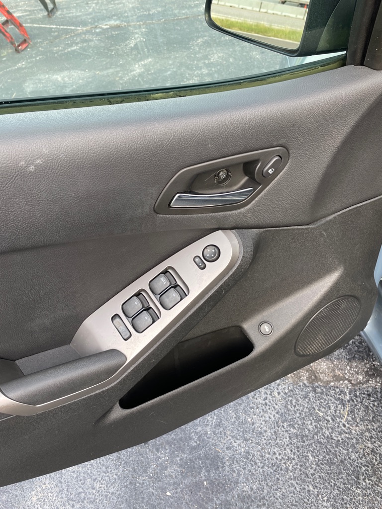 Photo 11 of this PONTIAC G6