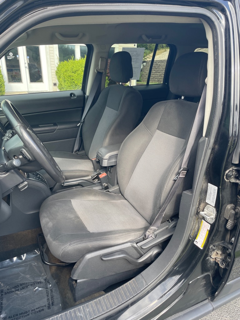 Photo 15 of this JEEP PATRIOT