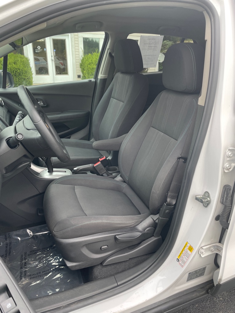 Photo 15 of this CHEVROLET TRAX