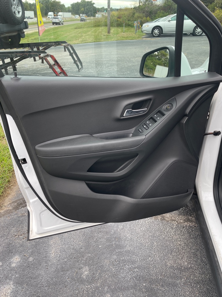Photo 10 of this CHEVROLET TRAX