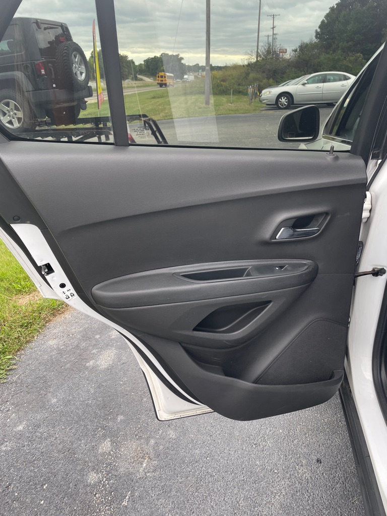 Photo 16 of this CHEVROLET TRAX