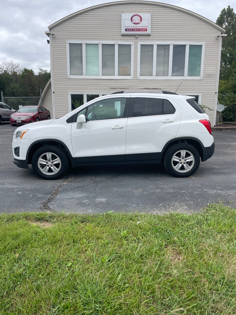 Photo 2 of this CHEVROLET TRAX