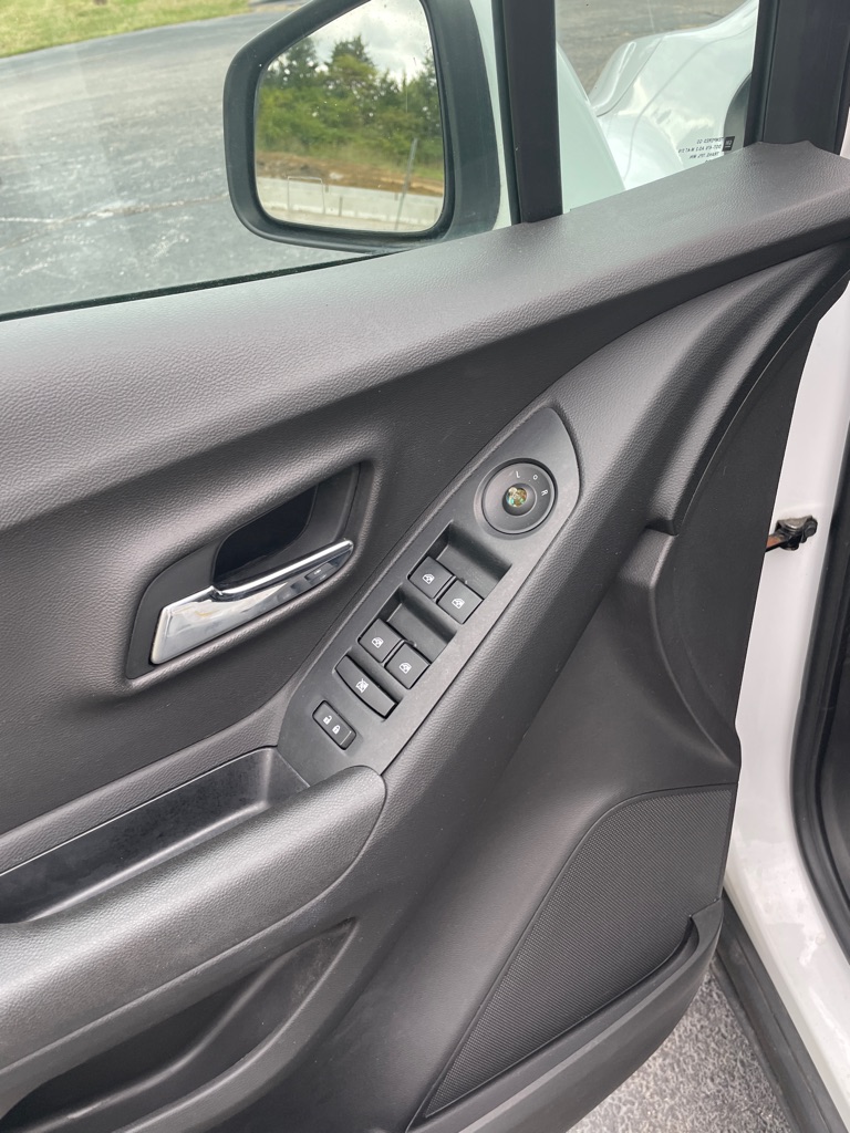 Photo 11 of this CHEVROLET TRAX