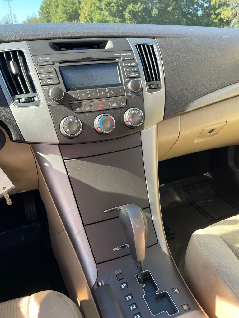 Photo 13 of this HYUNDAI SONATA