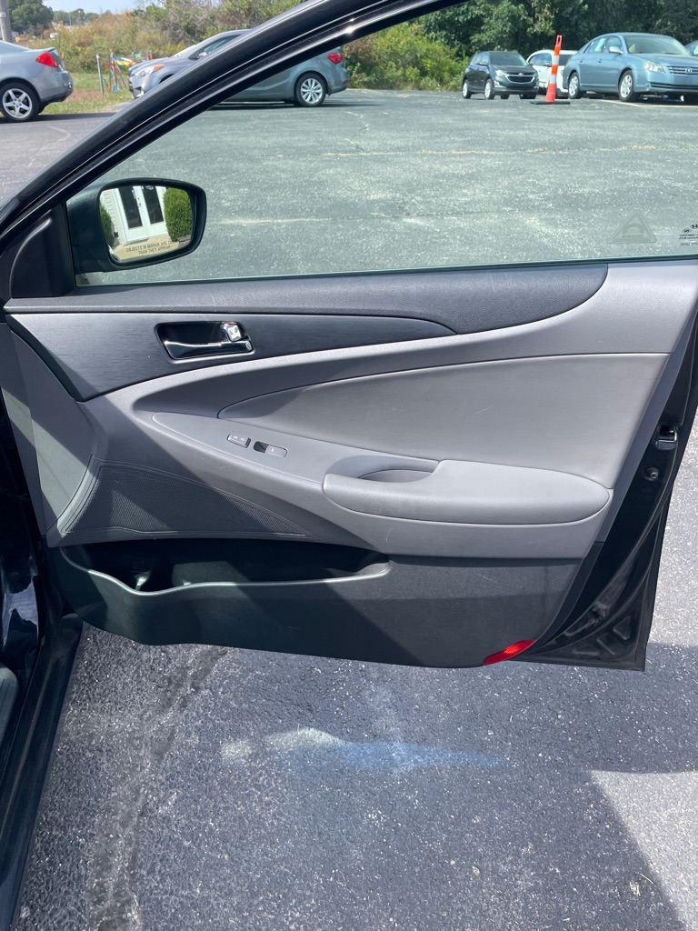 Photo 21 of this HYUNDAI SONATA