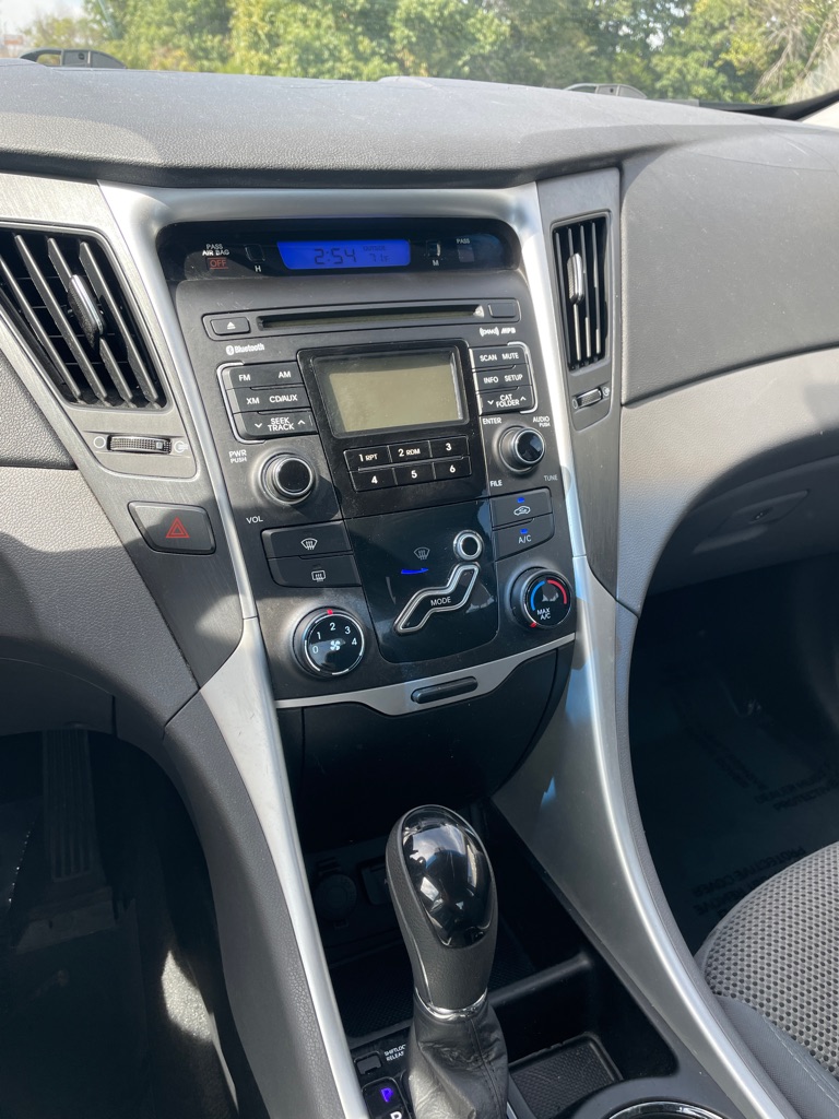 Photo 13 of this HYUNDAI SONATA