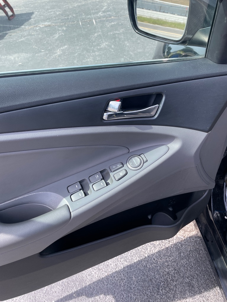 Photo 11 of this HYUNDAI SONATA
