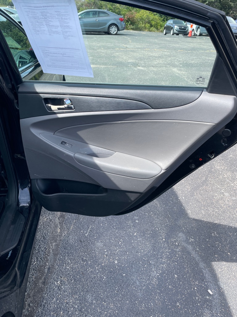 Photo 18 of this HYUNDAI SONATA