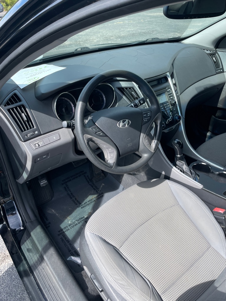 Photo 9 of this HYUNDAI SONATA