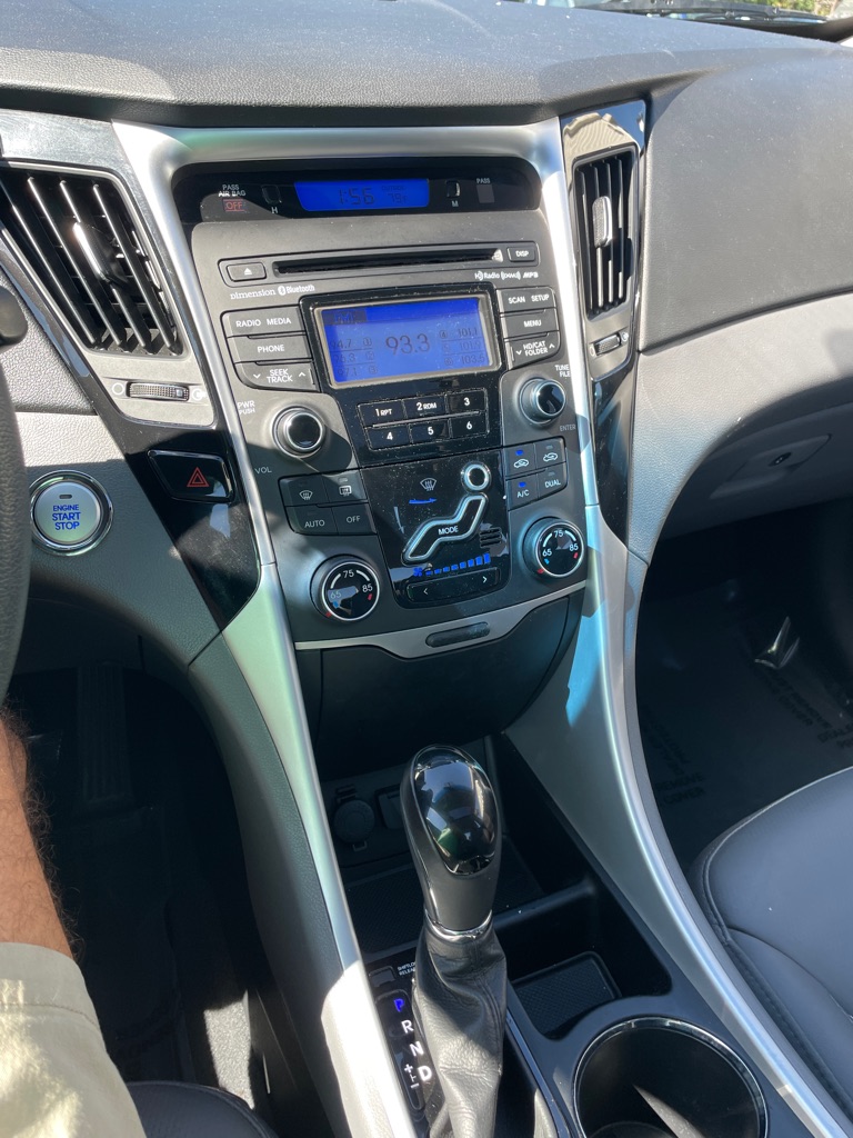 Photo 13 of this HYUNDAI SONATA
