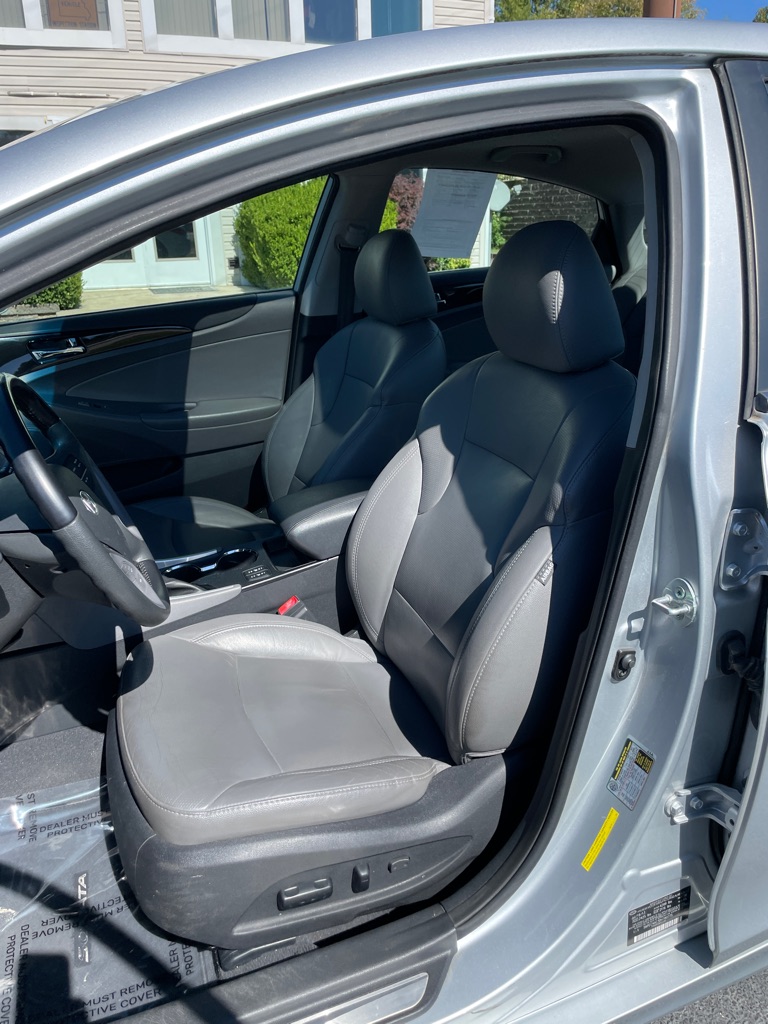 Photo 14 of this HYUNDAI SONATA