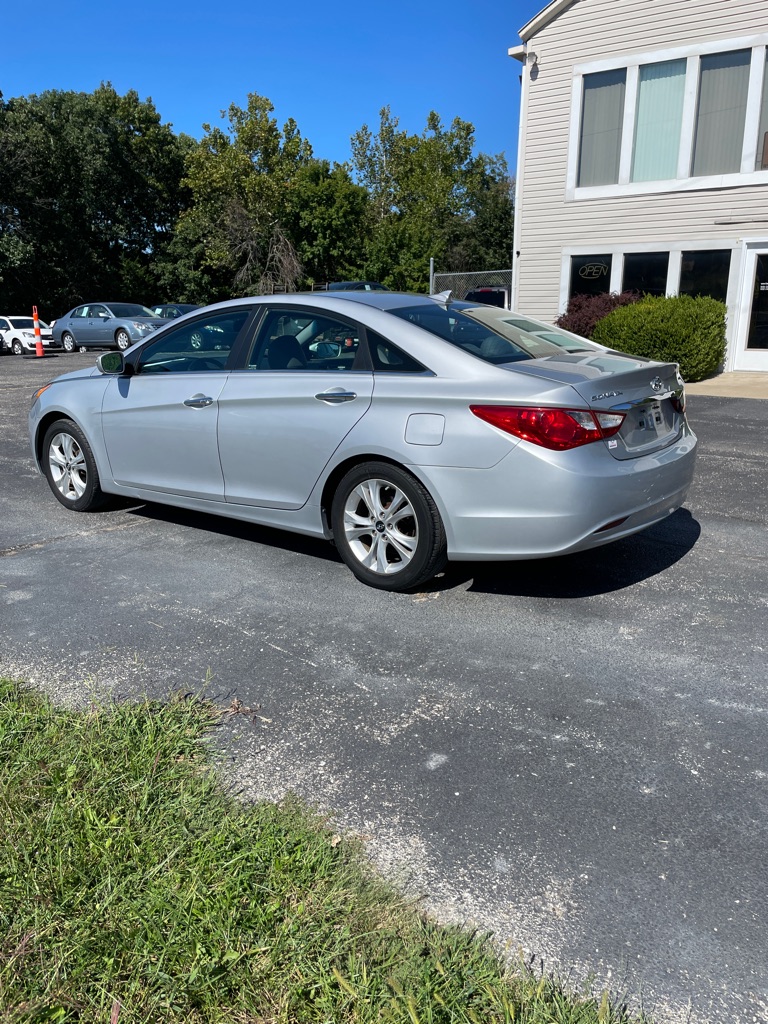 Photo 3 of this HYUNDAI SONATA