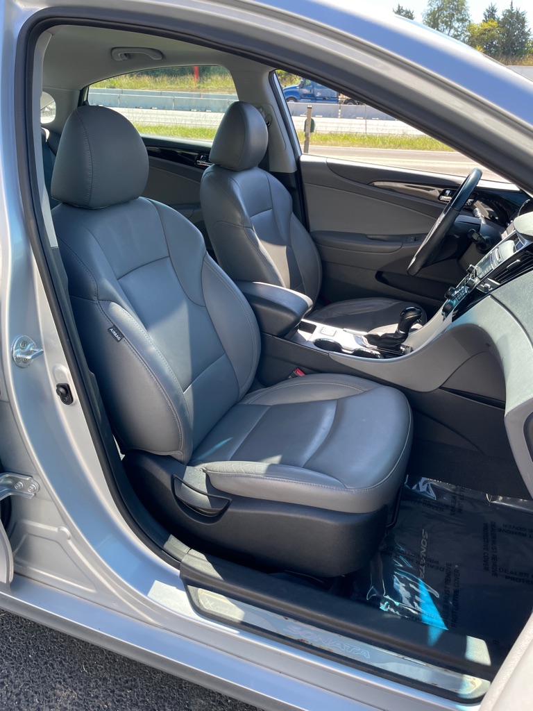 Photo 23 of this HYUNDAI SONATA