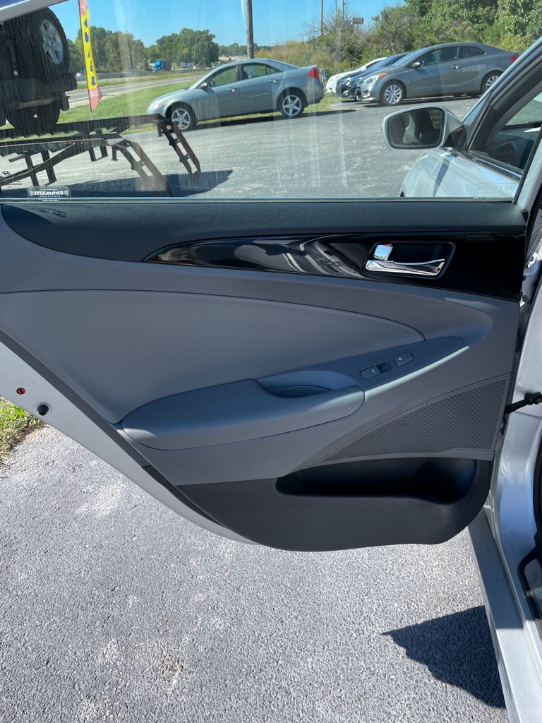Photo 16 of this HYUNDAI SONATA