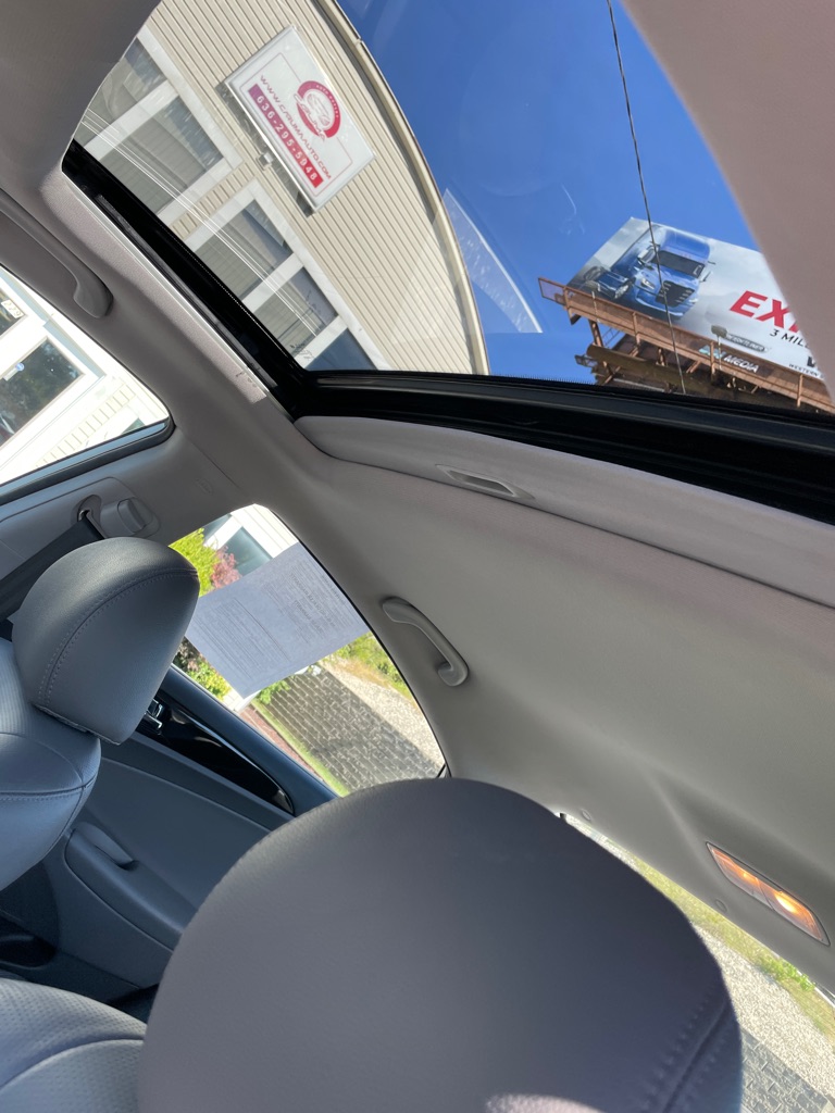Photo 15 of this HYUNDAI SONATA