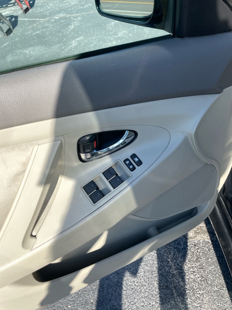 Photo 11 of this TOYOTA CAMRY