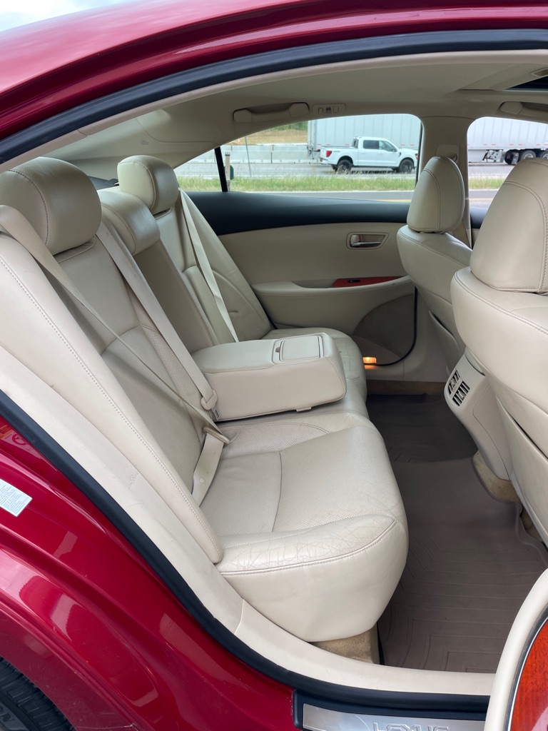 Photo 21 of this LEXUS ES