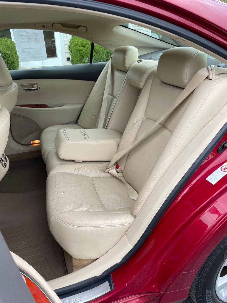 Photo 18 of this LEXUS ES