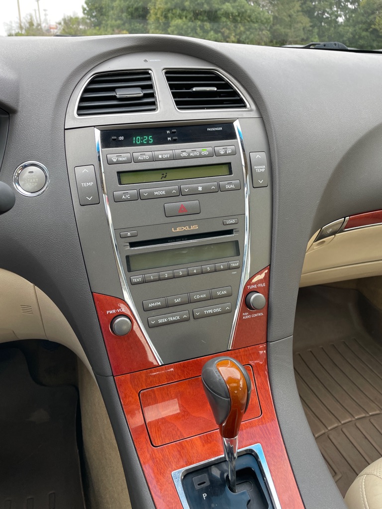Photo 13 of this LEXUS ES