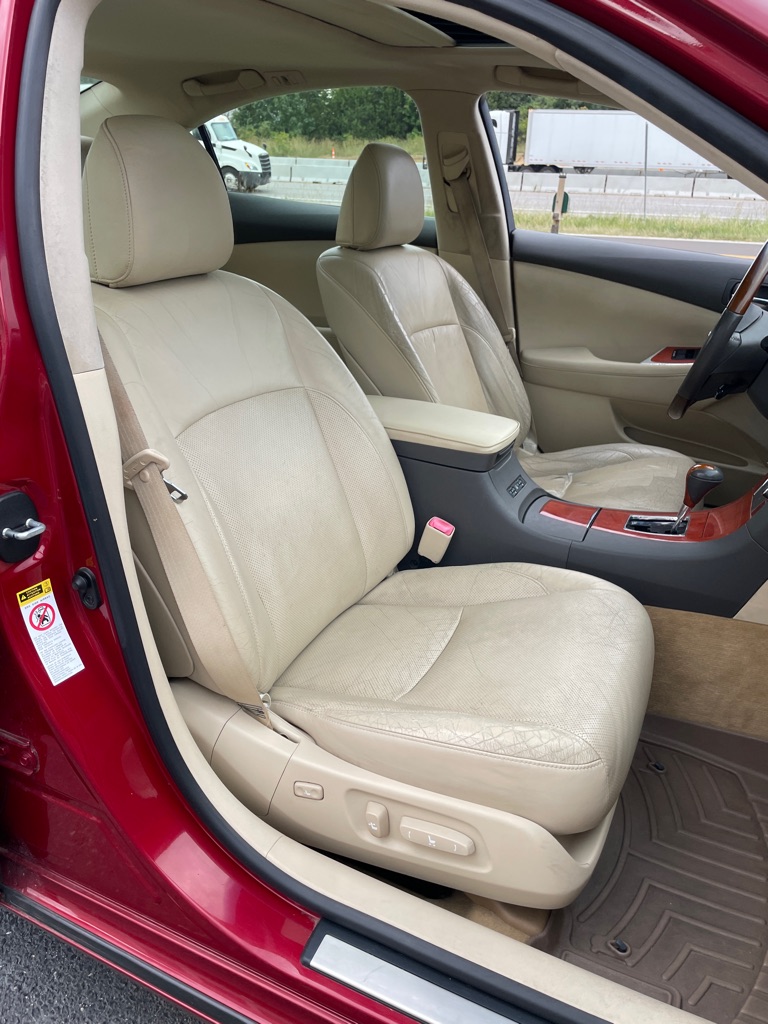 Photo 24 of this LEXUS ES