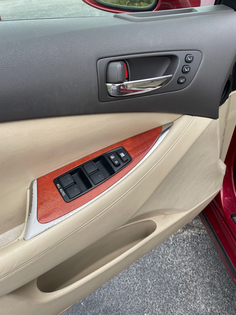 Photo 11 of this LEXUS ES