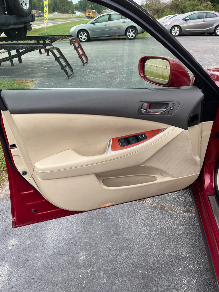 Photo 10 of this LEXUS ES