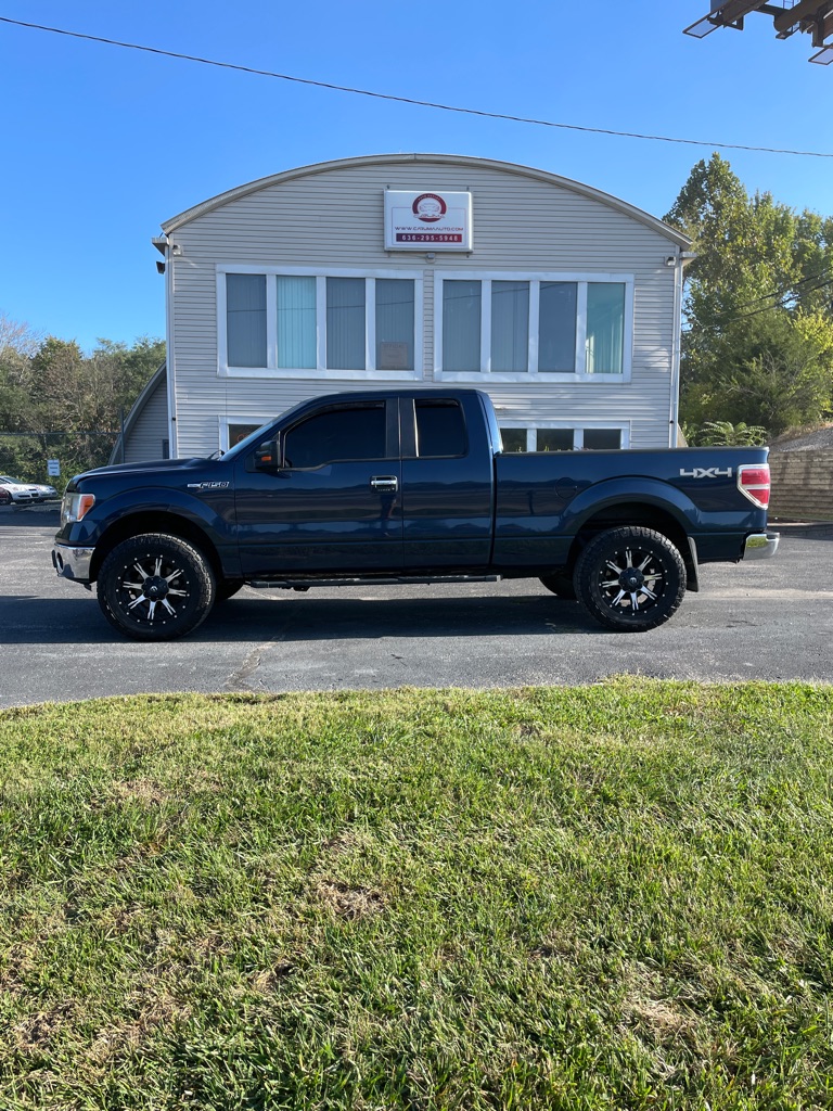 Photo 2 of this FORD F150