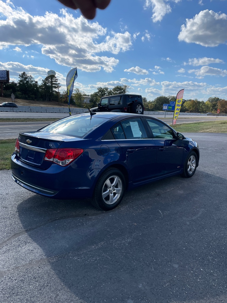 Photo 5 of this CHEVROLET CRUZE