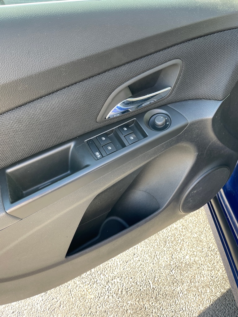 Photo 11 of this CHEVROLET CRUZE
