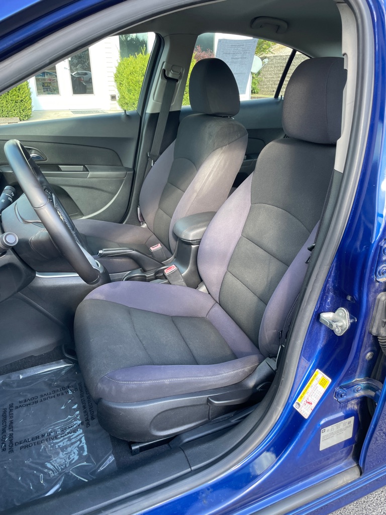 Photo 15 of this CHEVROLET CRUZE