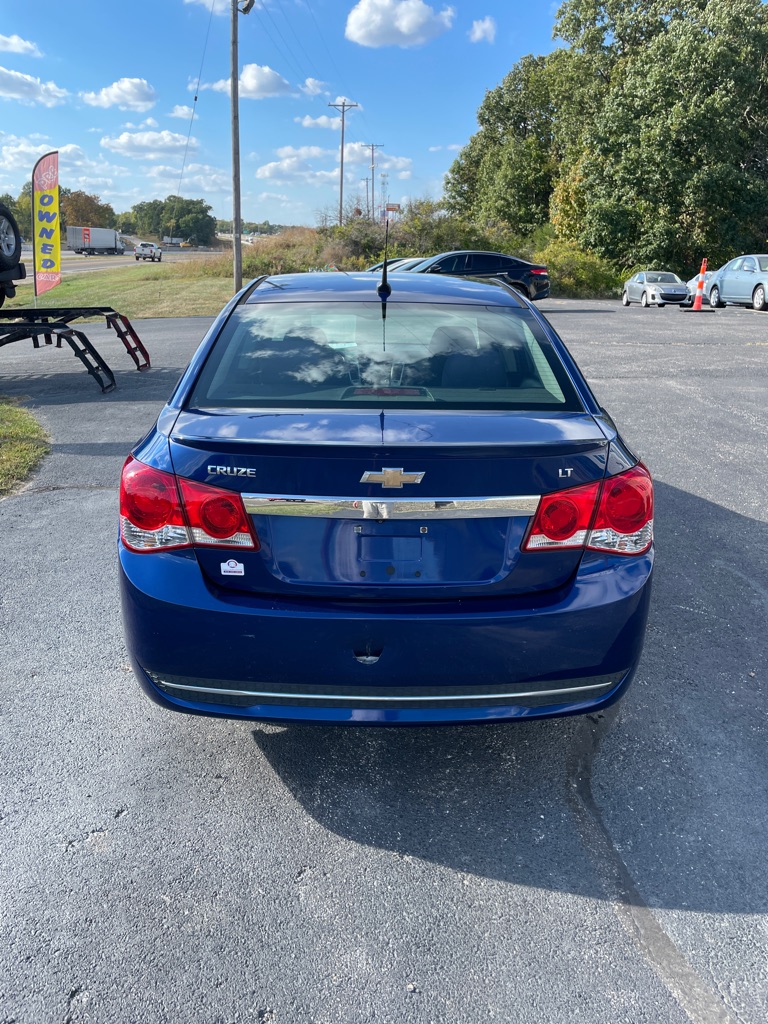 Photo 4 of this CHEVROLET CRUZE