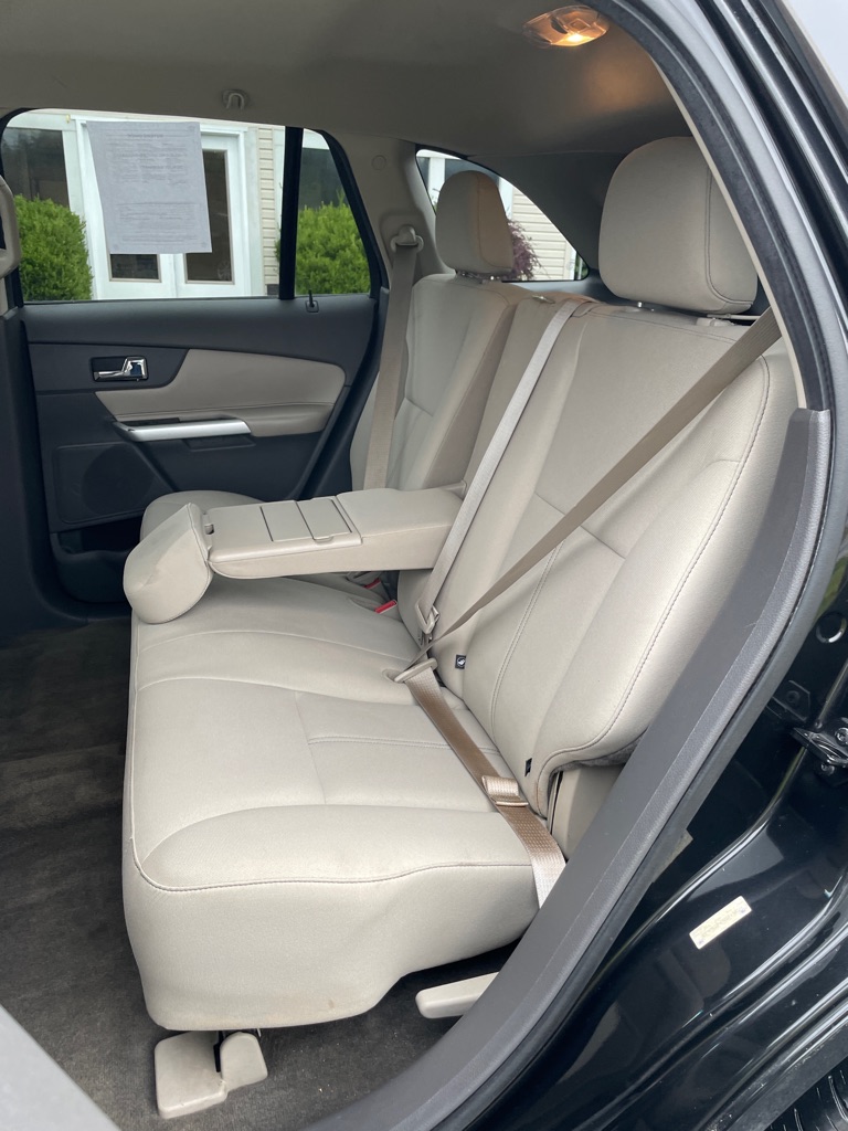Photo 16 of this FORD EDGE