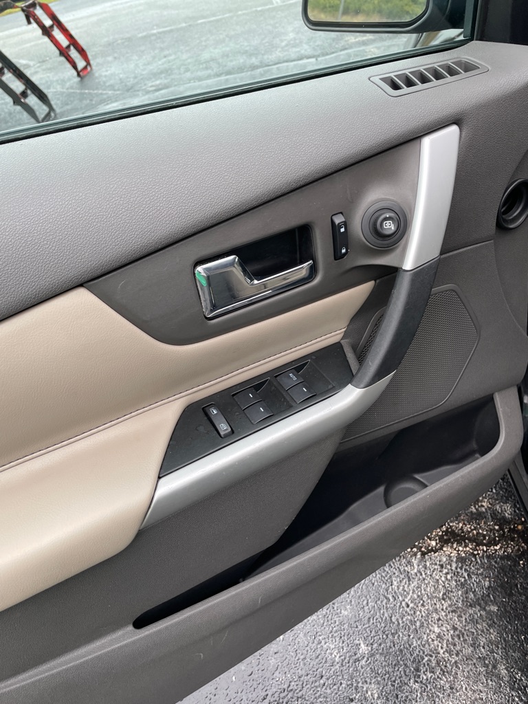 Photo 11 of this FORD EDGE